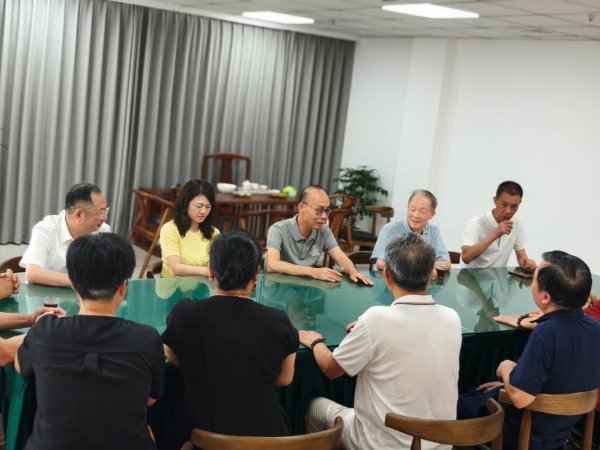 配股宝 福建省福清市总工会与劳模协会联合召开劳模座谈会